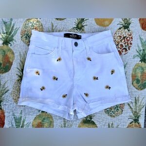 Hollister women high rise white jean shorts 3” size 1/25W